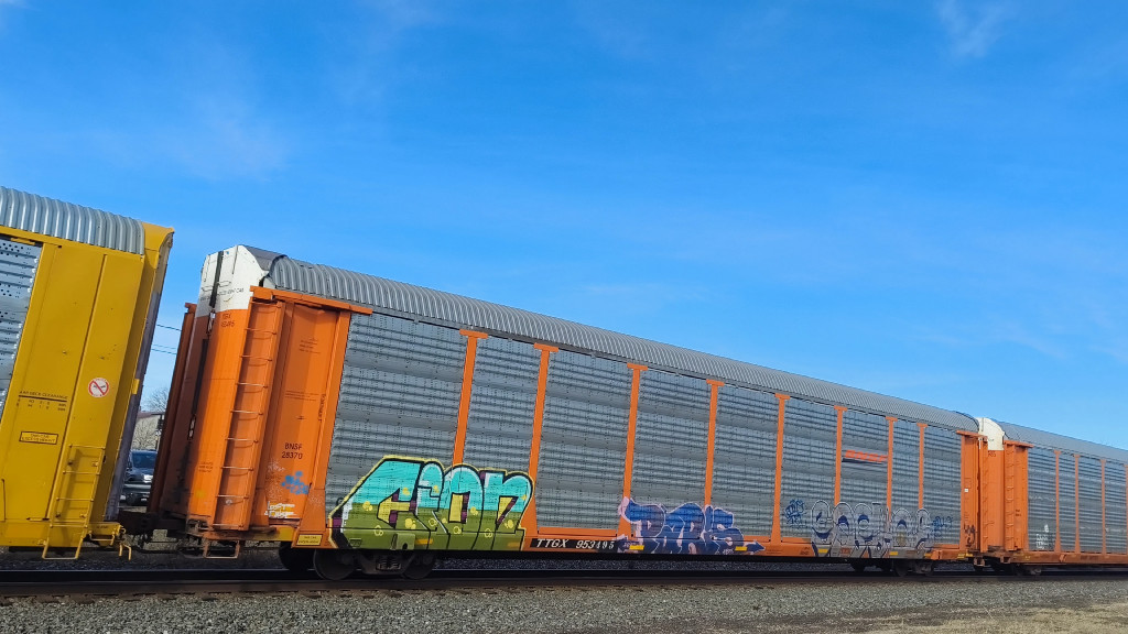 BNSF 28370 (Body) TTGX 953495 (Flat)